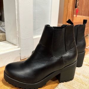 Soda Black Boots